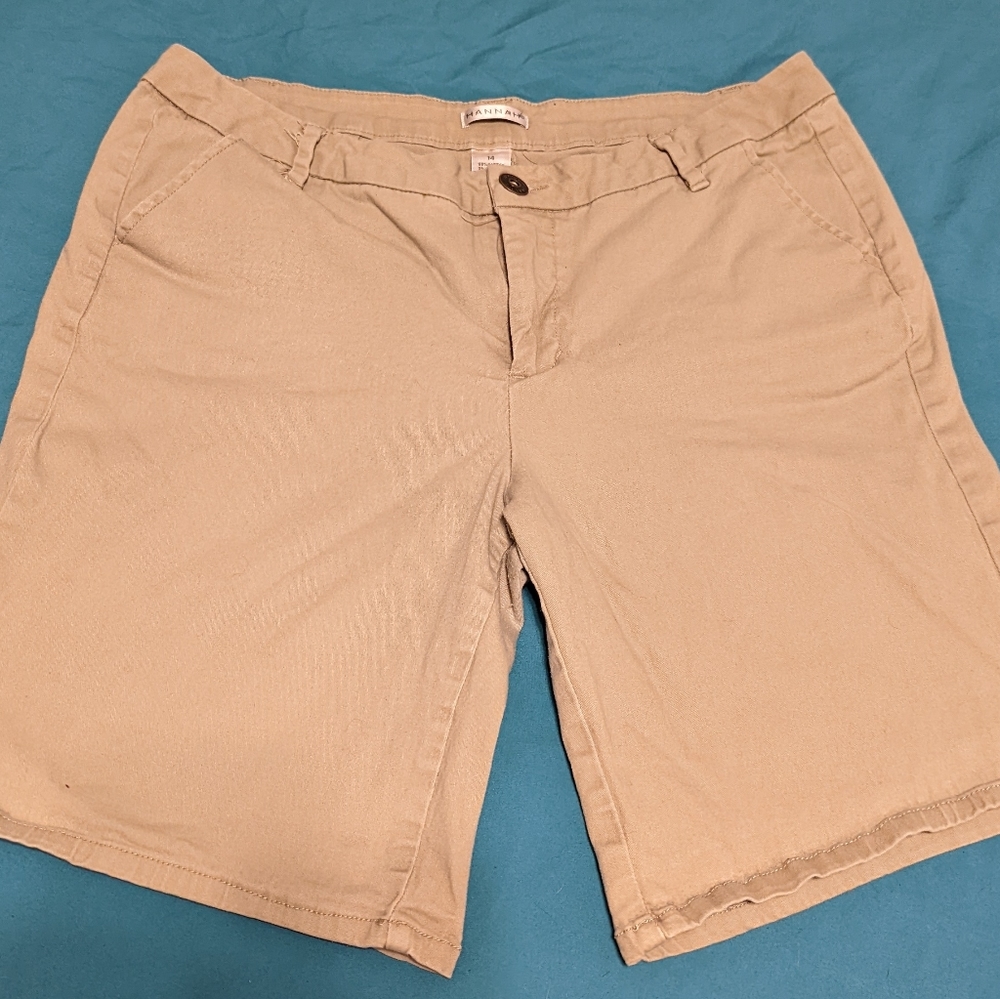 Hannah khaki shorts size 14